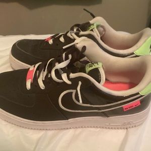 Neon air force ones don’t wear em anymore just trying to get rid of them